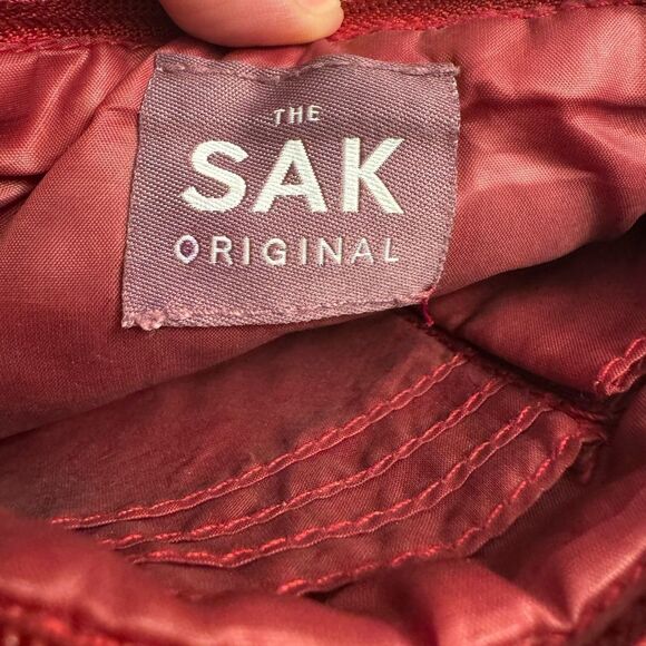 The Sak Knit Woven Wristlet Pouch Maroon, 8 x 5 Zip Closure burgundy shaded red - Picture 7 of 9